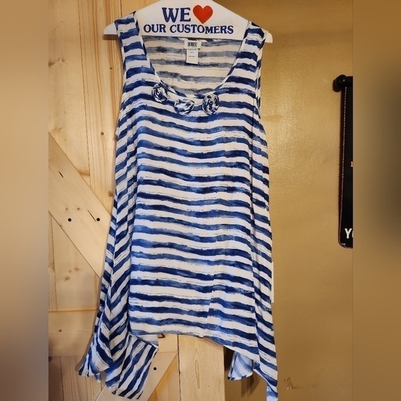 Monroe & Main Tops - Monroe and main sleeveless tunic